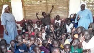 Các nữ tu ở Uganda hàn gắn lại những mảnh đời bất hạnh