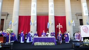 Thủ đô Buenos Aires tiễn biệt Đức Thánh Cha Phanxicô
