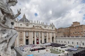 Đức Thánh Cha cổ võ việc nhận người khuyết tật làm việc tại Tòa Thánh