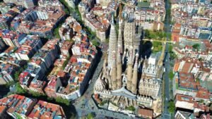 Tháp Đền thờ Thánh Gia (La Sagrada Familia) sẽ cao nhất thế giới