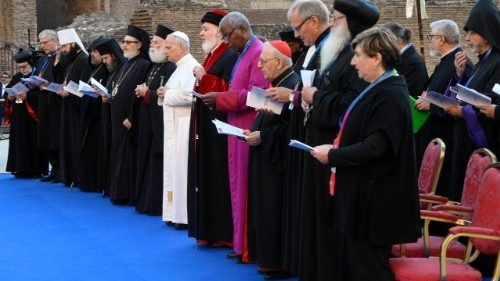 Đức Thánh Cha chủ sự giờ cầu nguyện liên tôn tại Colosseo cầu cho hòa bình