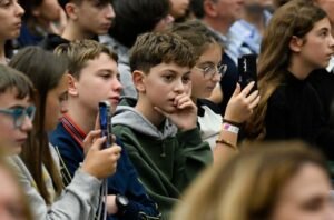 Thư người trẻ gửi Đức Thánh Cha: “Trường học phải gieo lòng tin, không gieo nỗi sợ thất vọng