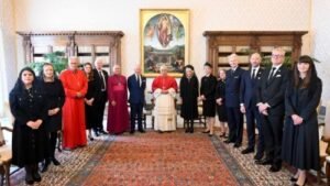 Đức Thánh Cha tiếp Quốc vương Charles của Anh và chủ sự giờ cầu nguyện đại kết