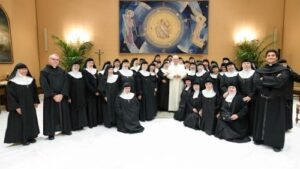 Đức Thánh Cha mời gọi các nữ tu Dòng Thánh Augustinô bước đi trên con đường tình yêu