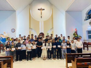 Kết thúc khóa Giáo lý Hôn nhân và trao bằng cho các học viên tại Nhà Nguyện Mục vụ Dòng Mẹ Chúa Cứu Chuộc ngày 26/10/2025