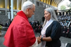 Chứng từ cảm động của Loren Capobres, người di dân phục vụ người di dân