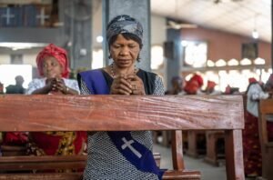 Các nữ tu Dòng Đức Mẹ các Tông đồ cầu nguyện cho hơn 200 học sinh bị bắt cóc sớm trở về