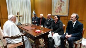 Trong di chúc, Đức Giáo hoàng Phanxicô để lại tiền để mua các xe cứu thương cho Ucraina