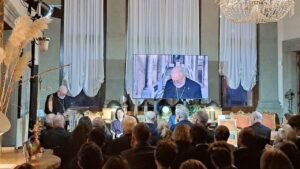 Lên án việc mang thai hộ, Đức Tổng Giám mục Gallagher nói rằng con người không thể trở thành hàng hóa giao dịch