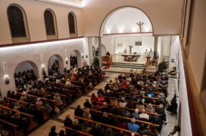 Tất cả nhà thờ ở Thụy Sĩ đổ chuông tưởng nhớ các nạn nhân vụ cháy ở Crans-Montana