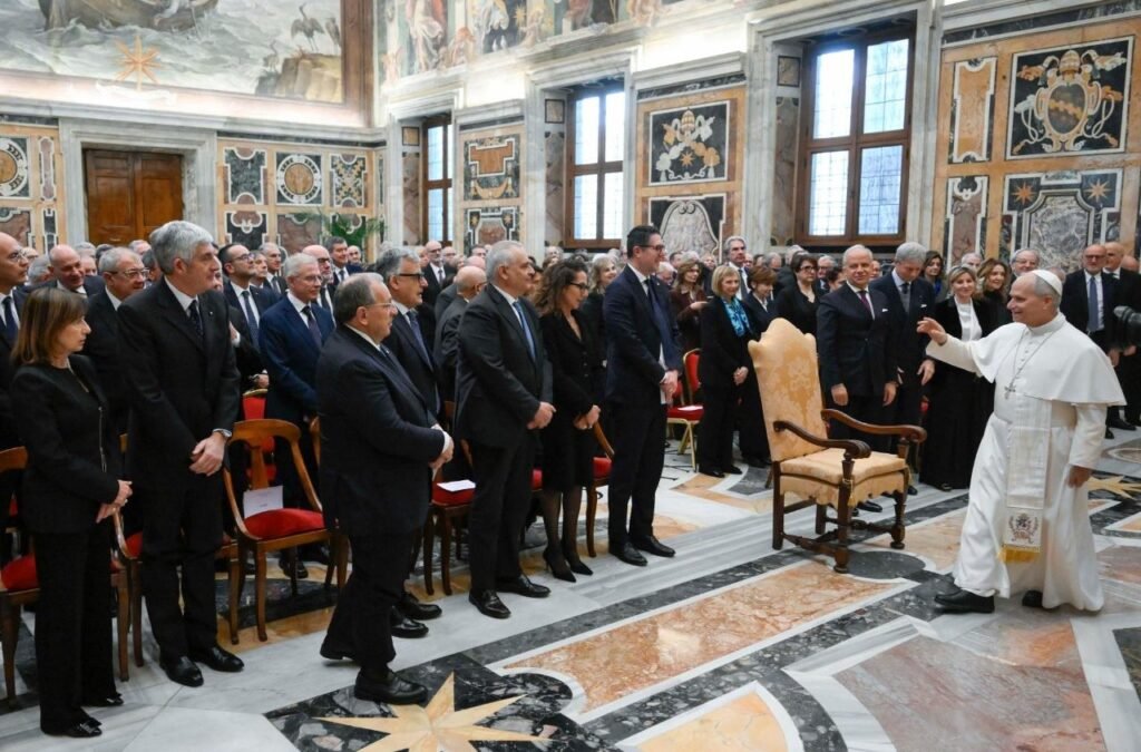 ĐTC Lêô XIV: Thánh Ambrôsiô thành Milano là mẫu gương phục vụ của các tỉnh trưởng Ý