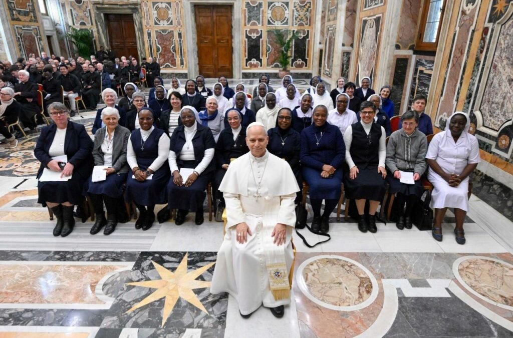 ĐTC Lêô XIV tiếp các tu sĩ Dòng Hiến sĩ Đức Mẹ và dòng Đức Mẹ các Tông đồ