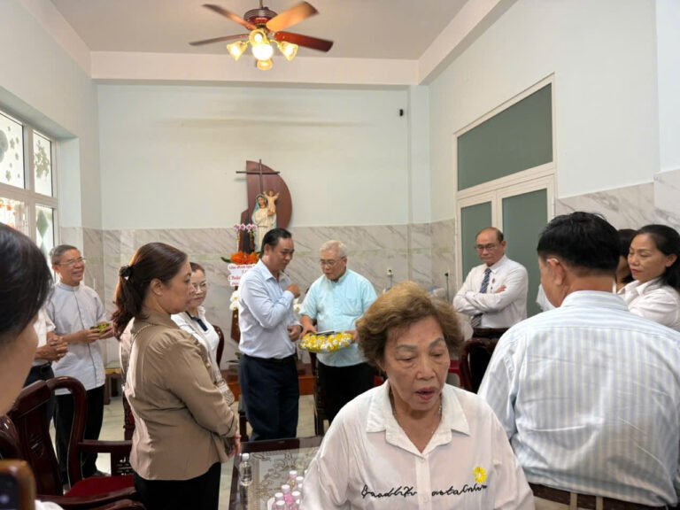 Liên miền Sài Gòn và Giới Trẻ GĐTH chúc Tết Cha Tổng Phục vụ Luy Maria sáng 04.02.2026