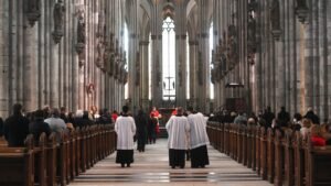 Đức Hồng y Woelki cảnh báo xu hướng cử hành nghi thức Phụng vụ Lời Chúa thay thế Thánh lễ