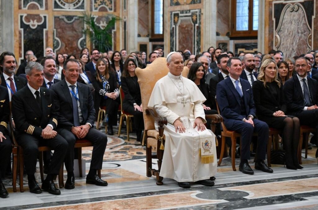 Đức Thánh Cha: “Máy bay phải luôn là phương tiện của hòa bình, chứ không phải của chiến tranh”