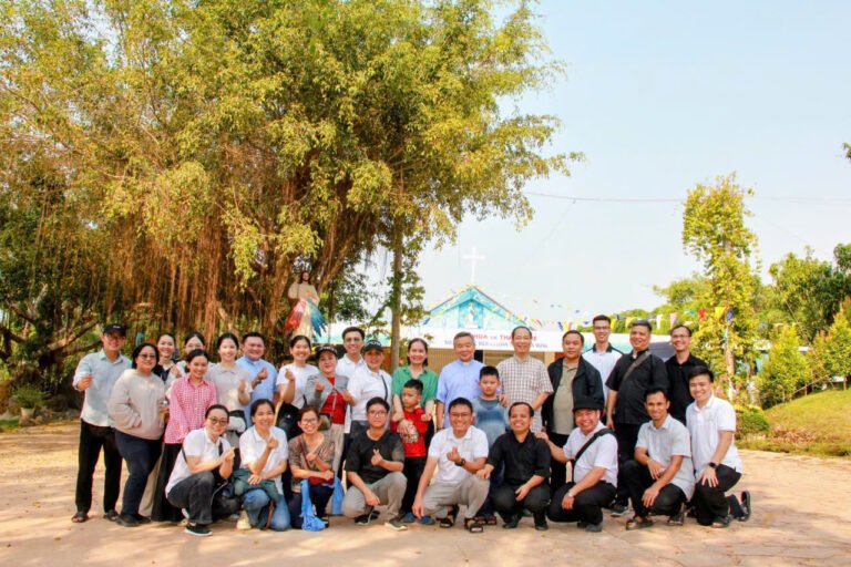 CHƯƠNG TRÌNH  KHÁM BỆNH, PHÁT THUỐC MIỄN PHÍ VÀ PHÁT QUÀ CHO BÀ CON CÓ HOÀN CẢNH KHÓ KHĂN TẠI GIÁO XỨ PHÚ LÝ, GIÁO ĐIỂM BÀ HÀO VÀ SUỐI TƯỢNG