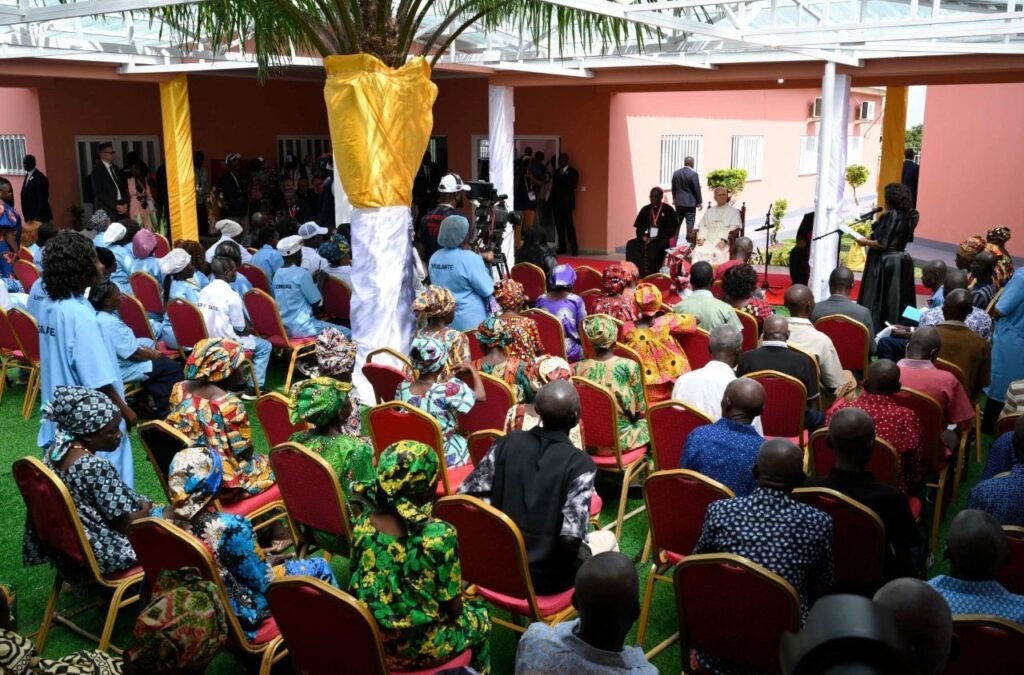 [Tông du Angola] Đức Thánh Cha Lêô XIV thăm Nhà đón tiếp người cao tuổi tại Saurimo