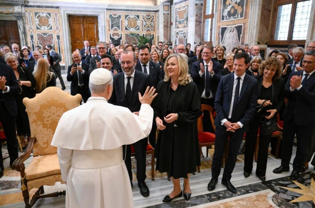 Đức Thánh Cha: Chính trị phải phục vụ con người và công ích