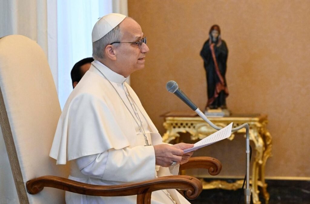 Đức Thánh Cha: Giáo hội đến với muôn dân bằng chứng tá cho chân lý, không bằng cách áp đặt