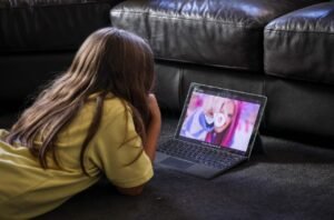 Sứ thần Tòa Thánh tại Nigeria kêu gọi bảo vệ trẻ em trước các nguy cơ trên internet