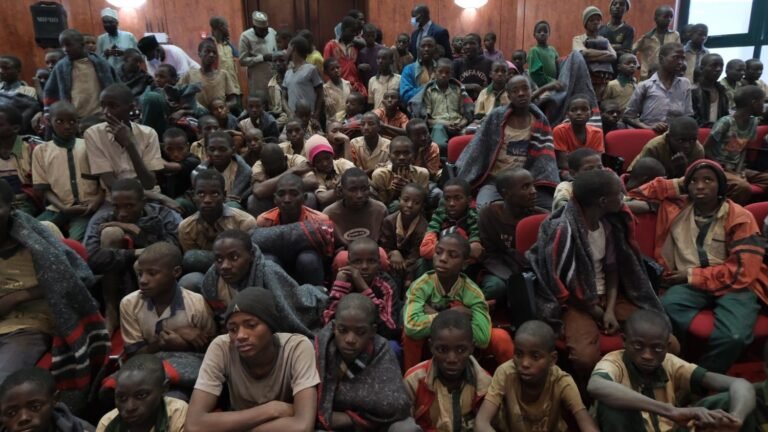 Nhiều nữ sinh của một trường Kitô giáo ở Nigeria bị bắt cóc, một em thiệt mạng