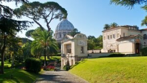 Hãng xe Fiat tặng Vatican 30 xe điện giảm khí thải CO2