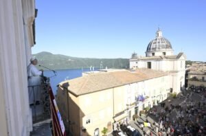 Cha xứ Castel Gandolfo mong Đức Thánh Cha có kỳ nghỉ ngơi thật sự tại đây