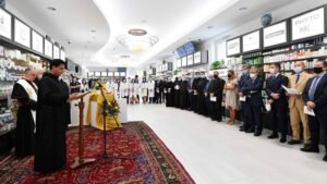 Nhà thuốc Vatican chăm sóc người dễ tổn thương giữa nắng nóng