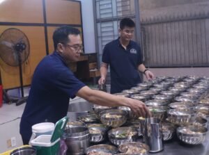 Một căn bếp nhỏ luôn đỏ lửa trước bình minh