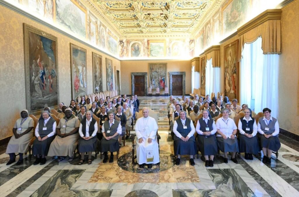 Đức Thánh Cha tiếp các đại diện dòng Nữ tu Bác ái Thánh Giovanna Thouret